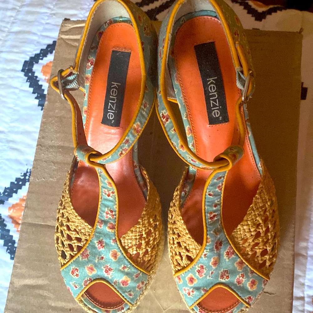 Kenzie Lyric Peep Toe Floral Heel sz 8